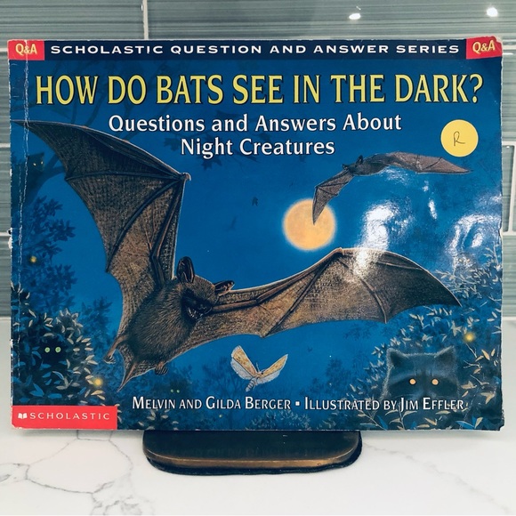 Scholastic 3 Books Plus Totoro Bookmarks - Picture 6 of 9